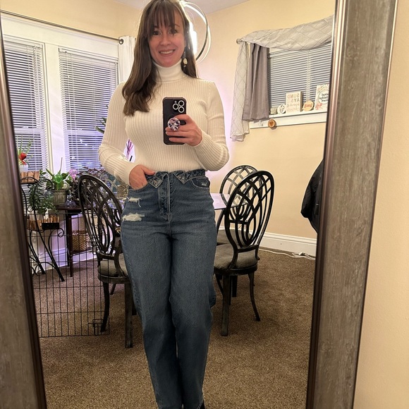 Meet your Posher, Tara - Picture 3 of 5